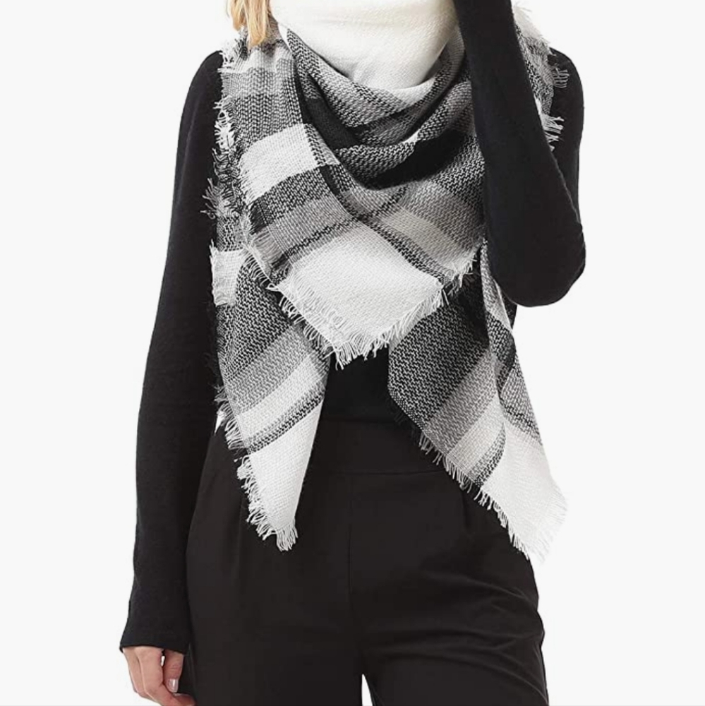 NWOT Black & White Tartan Plaid Blanket Scarf